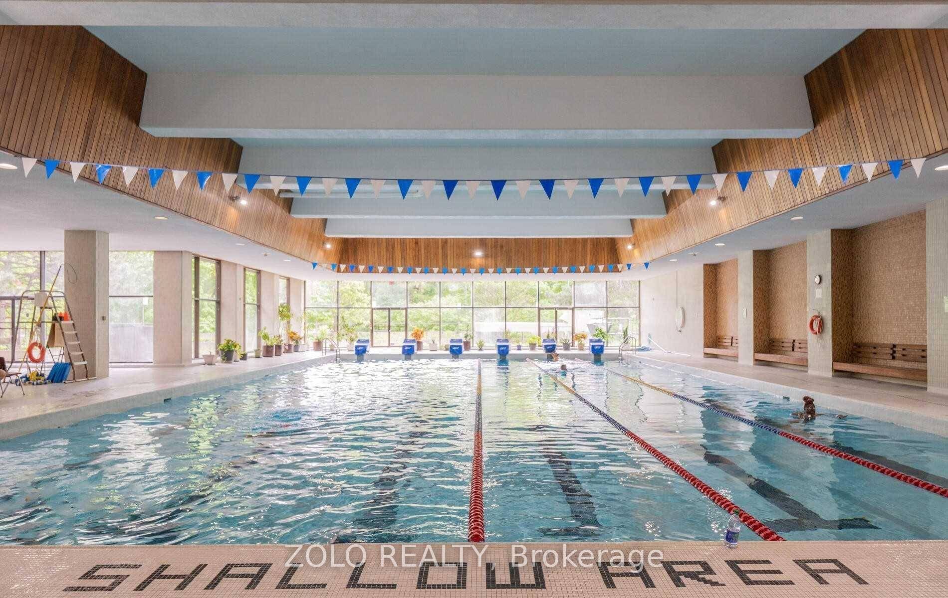 Move In Ready ! Large Living And Dining Room.