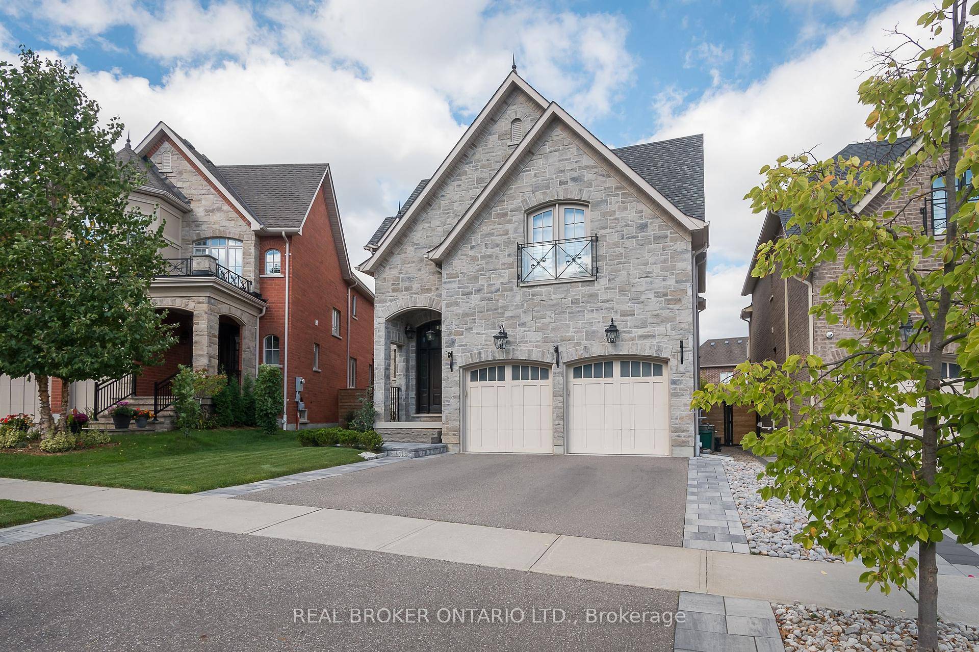 Nestled in a highly sought after pocket of Georgetown, this stunning 4 bedroom, 3013 sq.