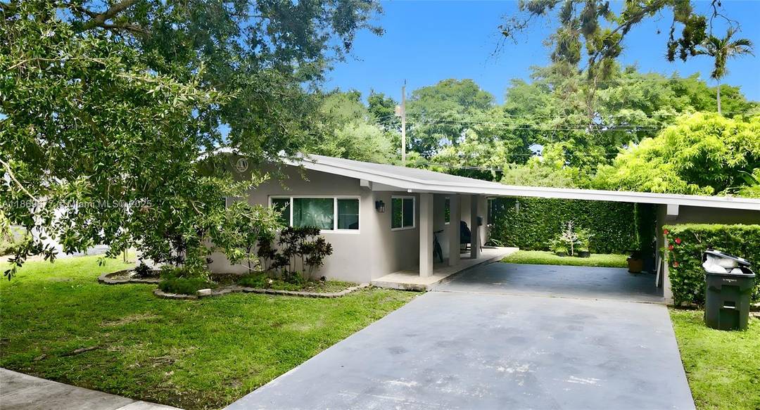 Discover this stunning 3 bedroom den, 2 bathroom home in the heart of Hollywood with no HOA fees.