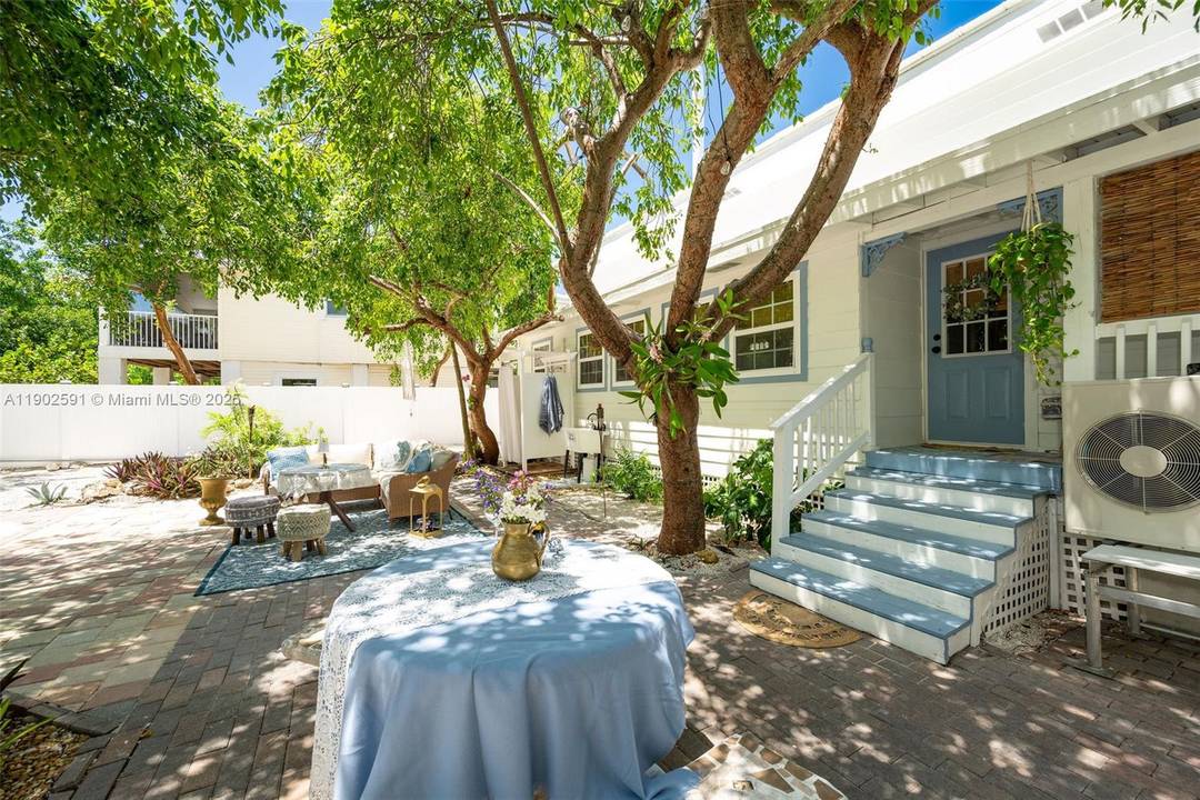 On the Water Close to Key West Adorable 1 Bedroom 1 Bath Plus Loft amp ; Extra room on a quite canal, the home provides ultimate privacy with a 60' ...