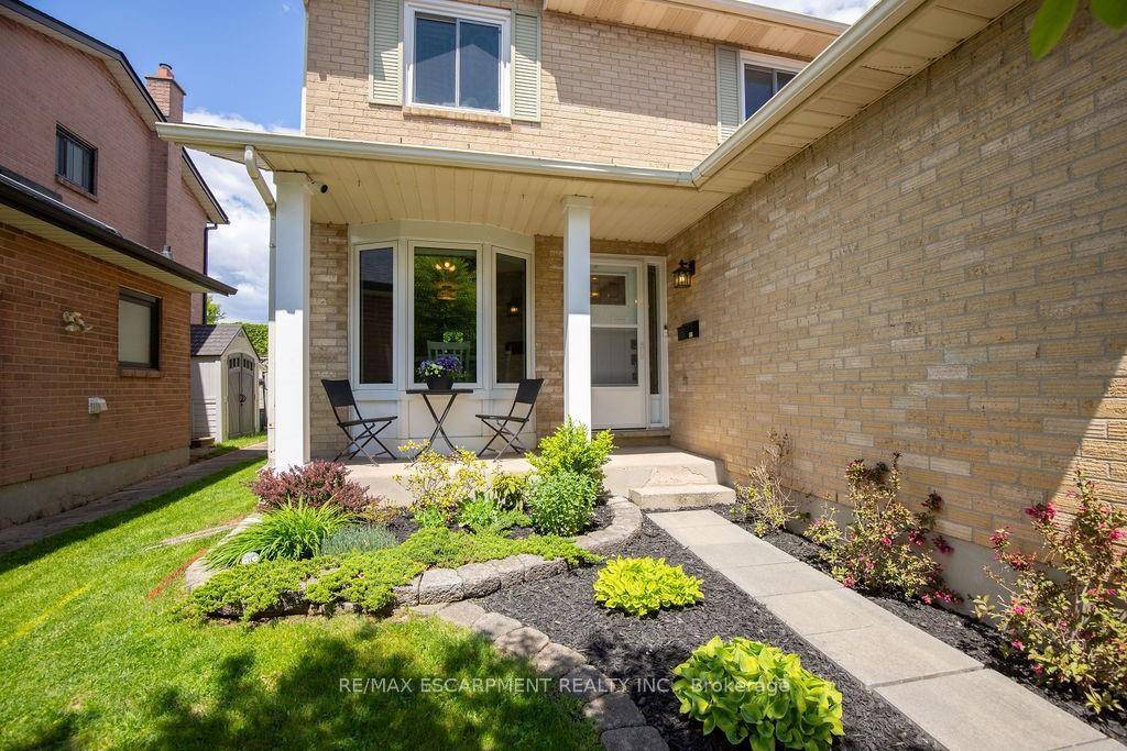 This lovingly maintained 3 1 bedroom home is ideally located on a tree lined street, close to downtown shops, schools, restaurants, and Peach King Arena plus minutes to the QEW, ...