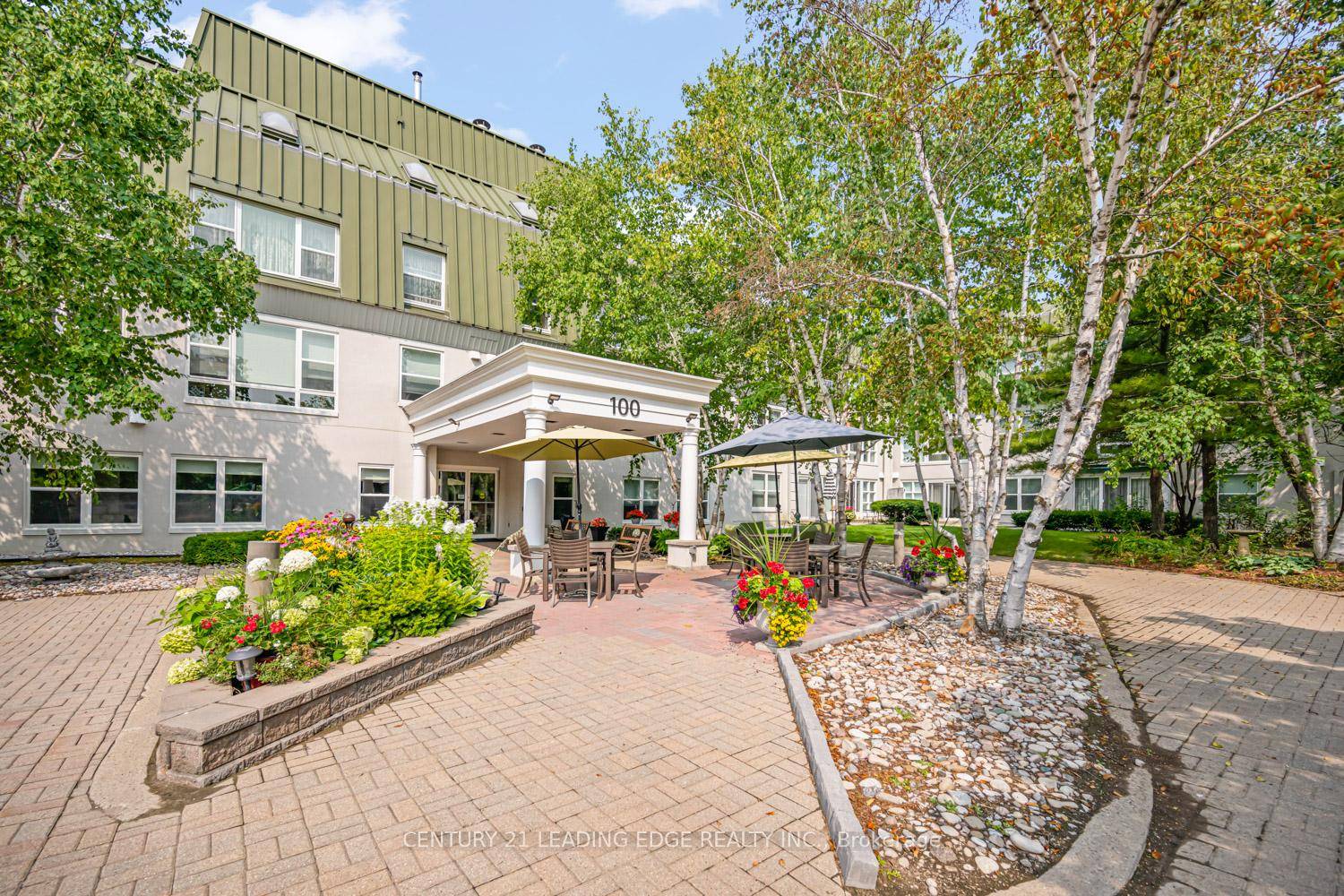Charming renovated condo in this sought after Lifelease building in the heart of Historic Unionville.