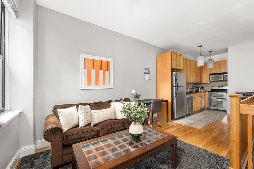 Prime Upper East Side bright and spacious duplex one bedroom offering a rare combination of flexibility, volume, and light.