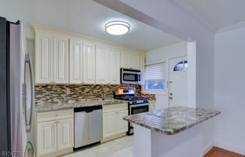 Welcome to your cozy, 2 bedroom, 1 bath condo in the heart of Englewood, NJ !