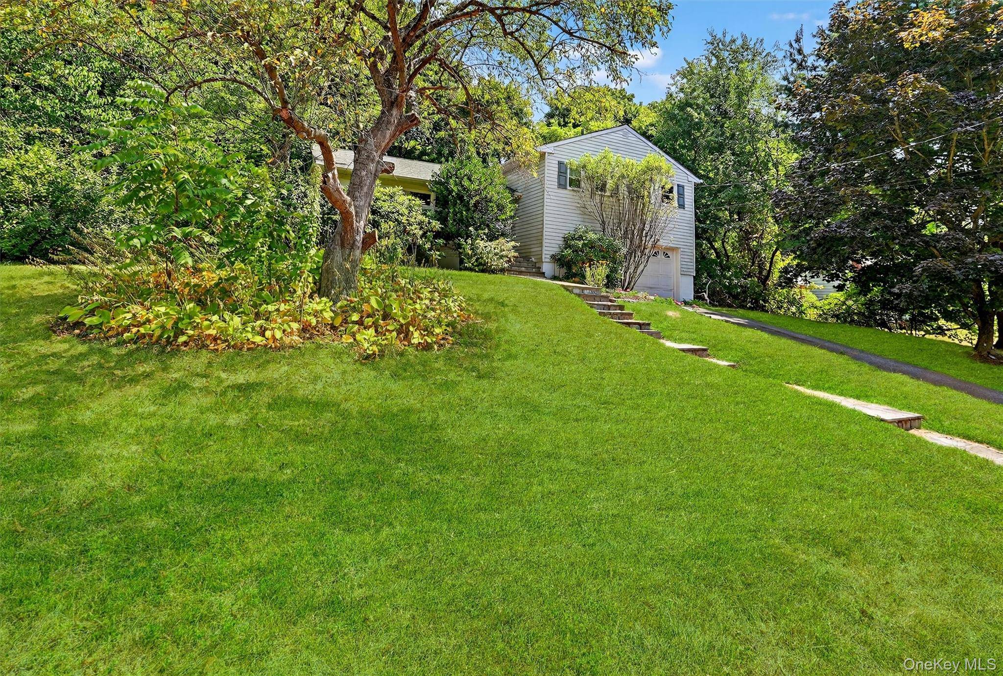 Nestled on a quiet, tree lined cul de sac in the heart of sought after Briarcliff Manor, this beautifully maintained 3 bedroom, 2 bath split level home offers comfort, style, ...