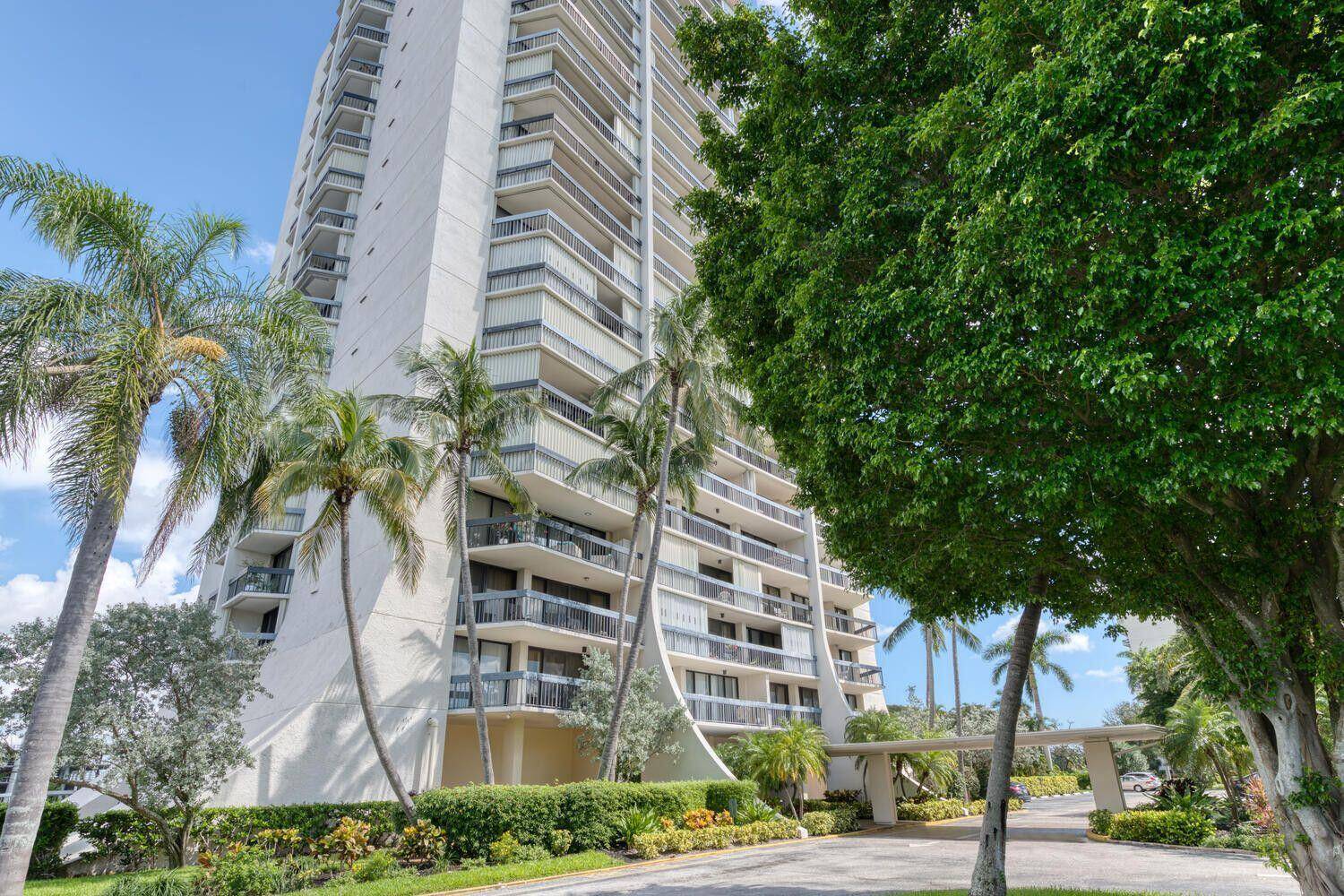 MAGNIFICENT VIEWS ! PRICED TO SELL !