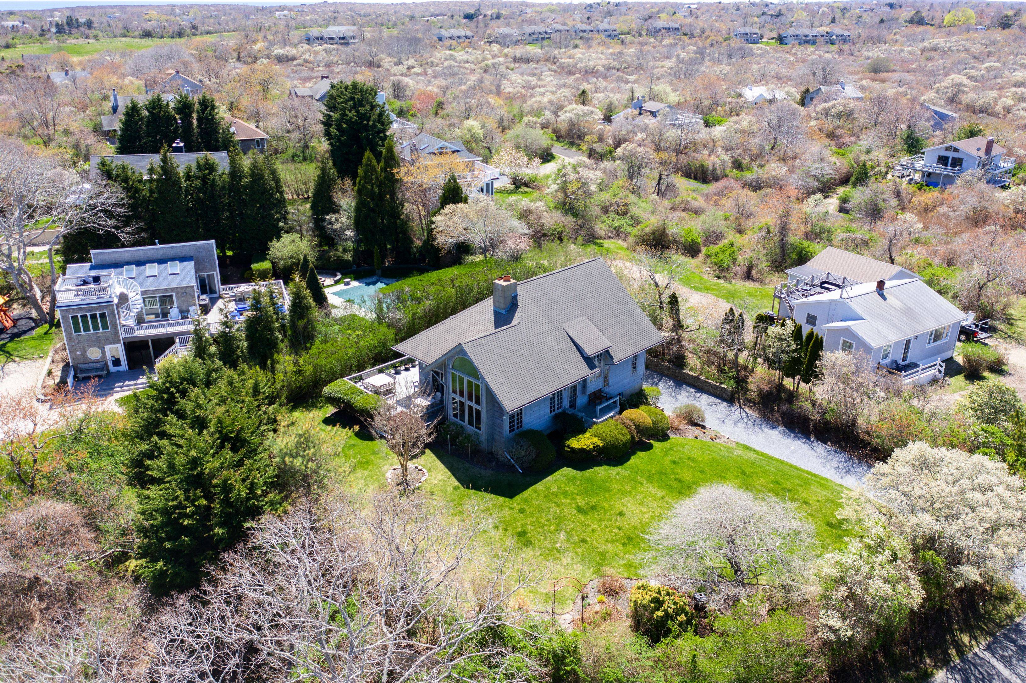 Beautiful 3 Bedroom Montauk Escape with Lake Views!