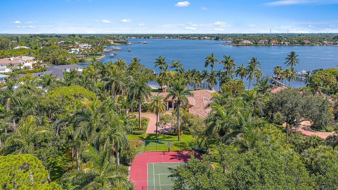 Set on over 2. 5 acres with approximately 200 feet of direct riverfront, this is one of the most extraordinary properties ever offered on prestigious Pennock Point.