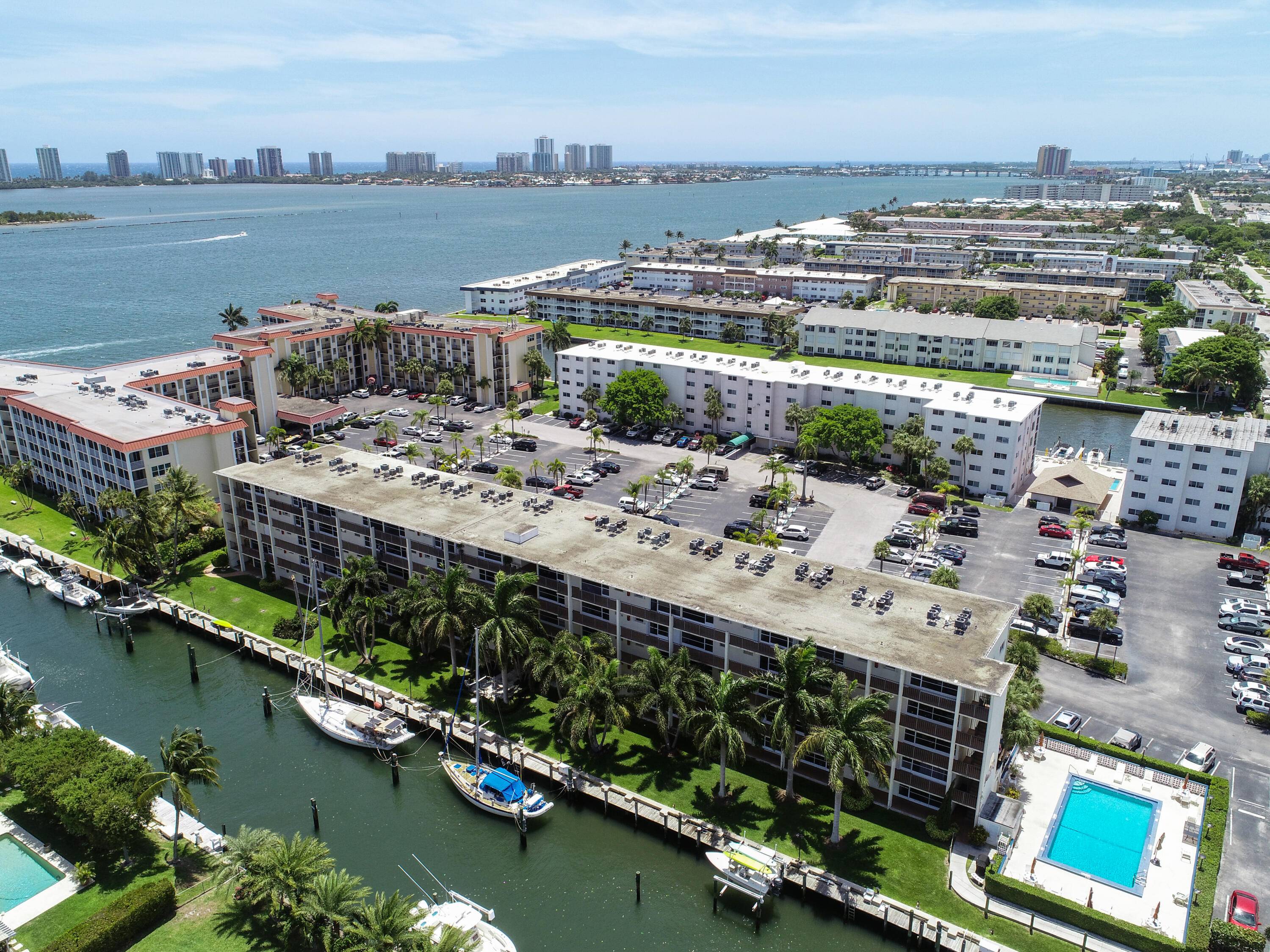 Just renovated ! Spacious 1 bedroom, 1 bathroom unit located on the 3rd floor and right on the water in North Palm Beach.