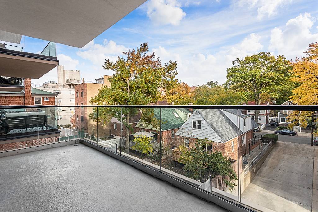 Unit FeaturesPrivate BalconyKing Size BedroomOpen Kitchen LayoutDishwasherMicrowaveCentral Air and HeatWasher Dryer Hookup Only Hardwood FloorsWalk In ClosetNoise Canceling WindowsMarble BathroomBuilding FeaturesNew DevelopmentElevatorParking GarageGymRoo