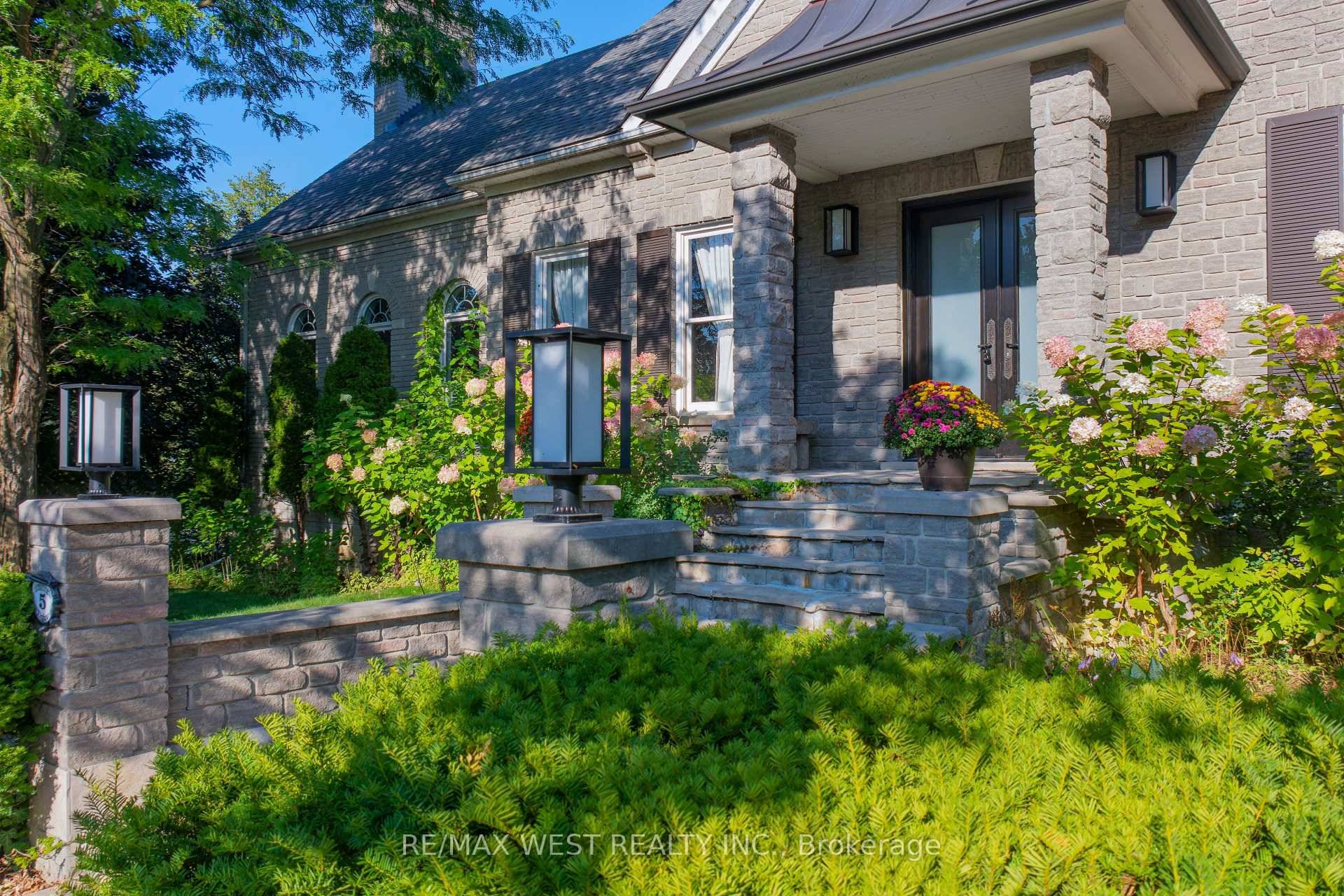 Luxurious Solid Stone Custom Built Bungalow in Islington Woods, on sought after Street !