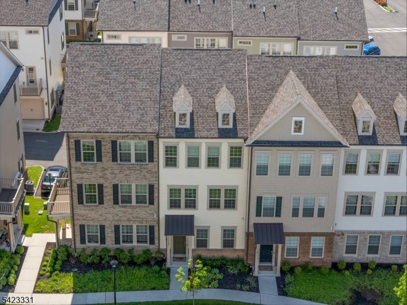 Available NOW ! Sorry, No Pets.