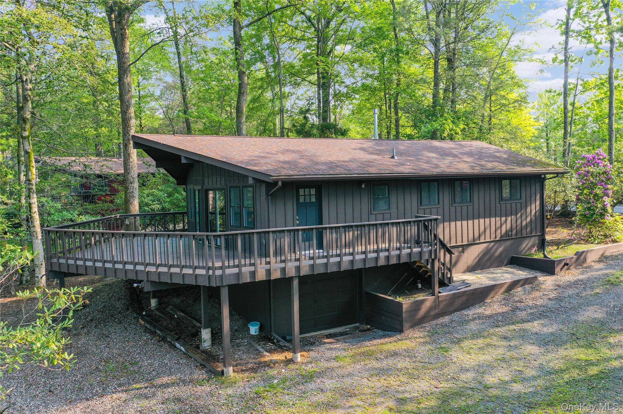 Beautiful Renovated Lake House with Prime Lakefront Location amp ; Community Amenities located in Emerald Green.