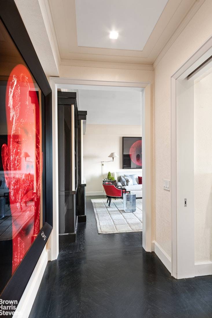 LUXURY PIED A TERRE WITH PARK VIEW This chic move in ready published residence was crafted by an internationally acclaimed decorator and is perched high in the north tower of ...