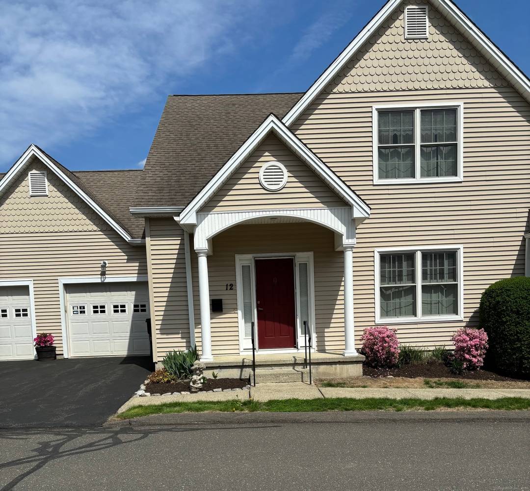 Welcome to Dunham Pond, New Fairfield's premier 55 community !