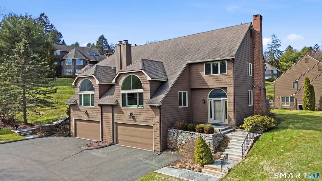 Live comfortably at The Long Estate in this spacious, updated townhome.