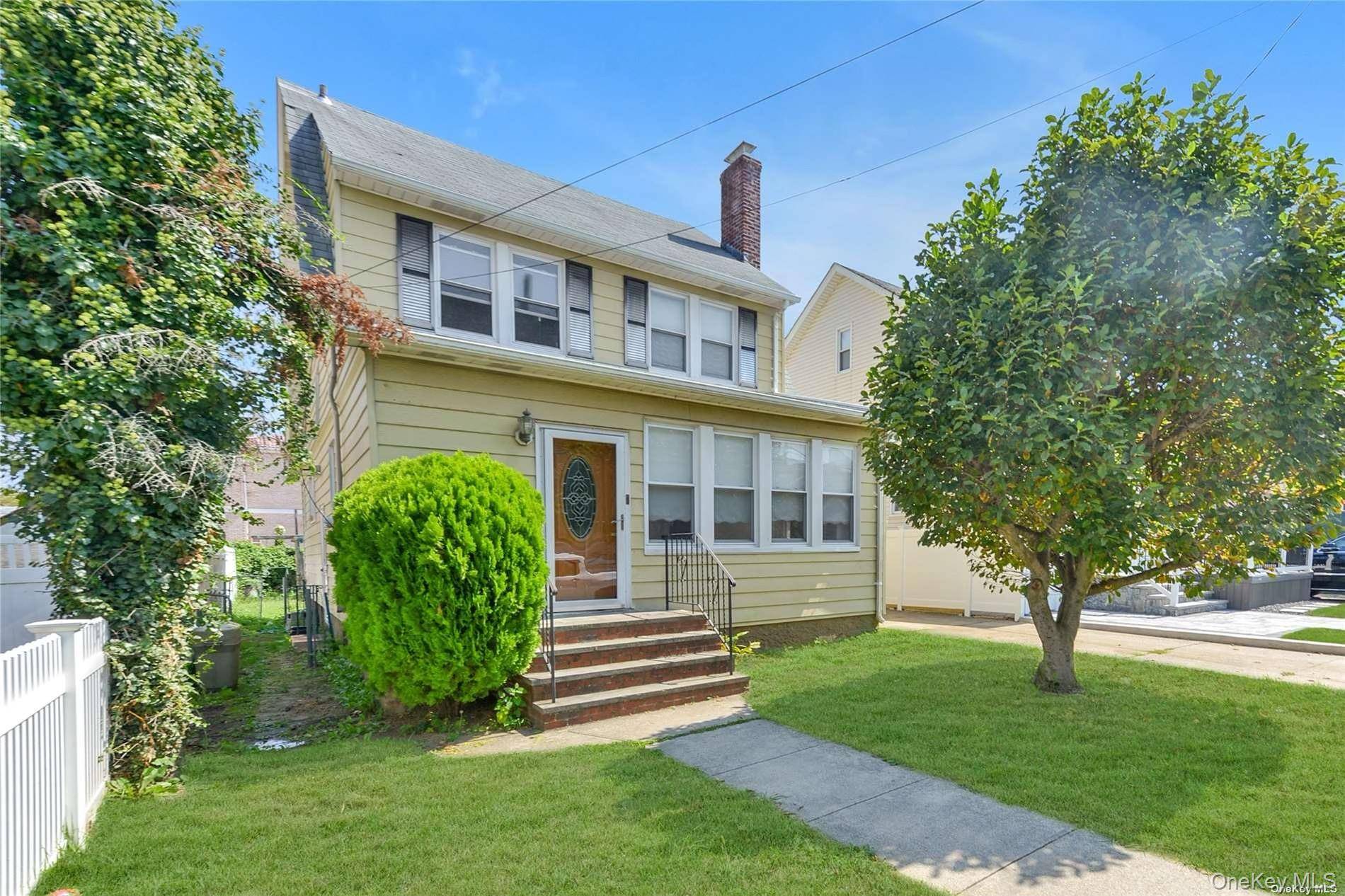 Newly renovated detached 2 family home on a 40x100 lot in Bayside.