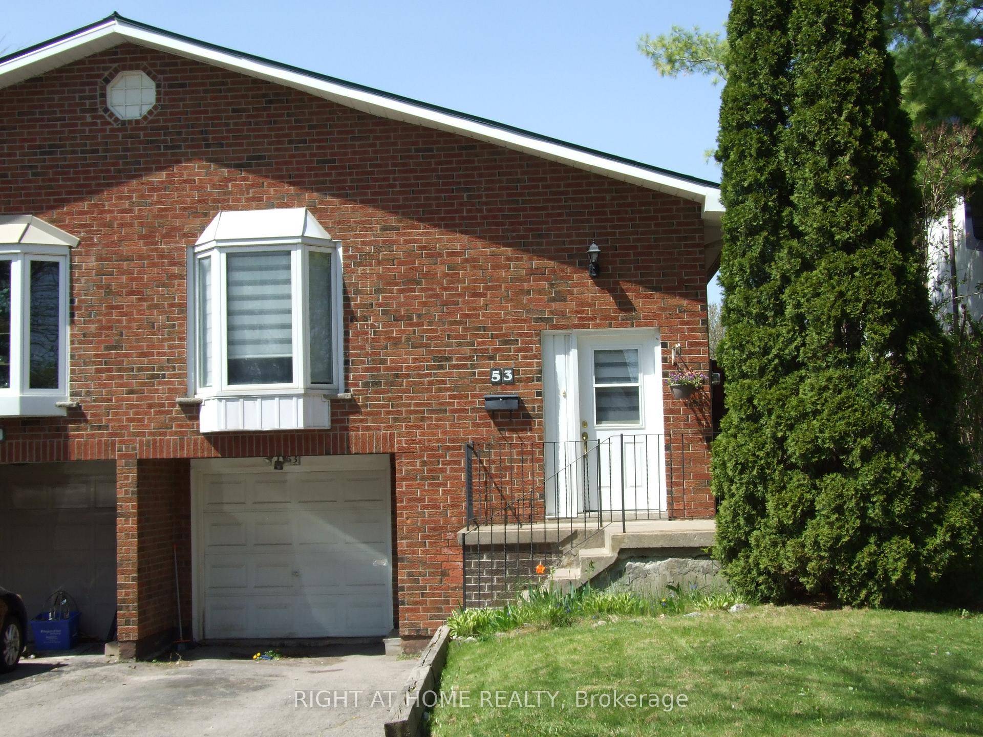 welcome to the prestigious Lynde Creek community, family friendly living.