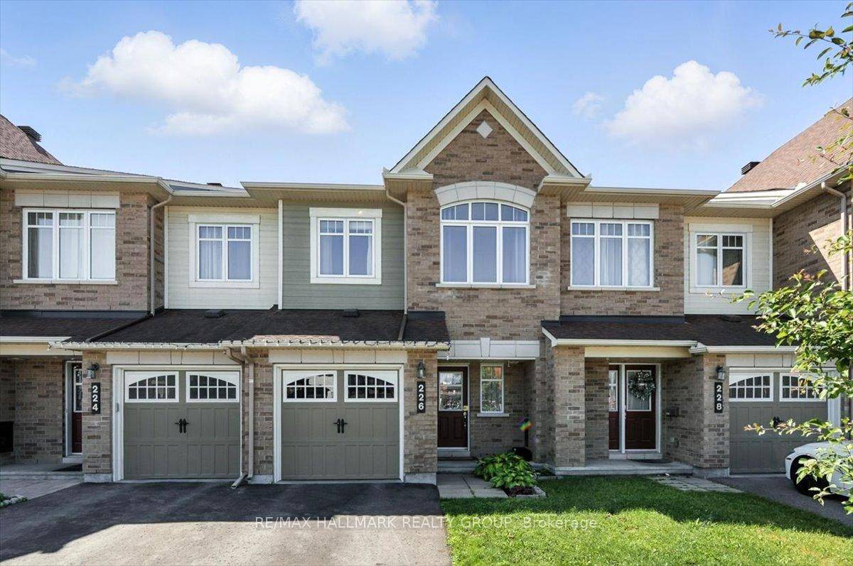 Welcome to 226 Gerry Lalonde, a 3 bedroom 3 bathroom townhouse featuring bright and spacious main floor with hardwood flooring, a large kitchen with granite countertops and stainless steel appliances ...