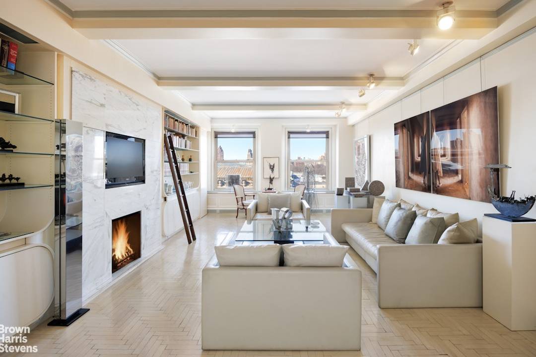 Refined Fifth Avenue Living Overlooking the Met and Central Park !