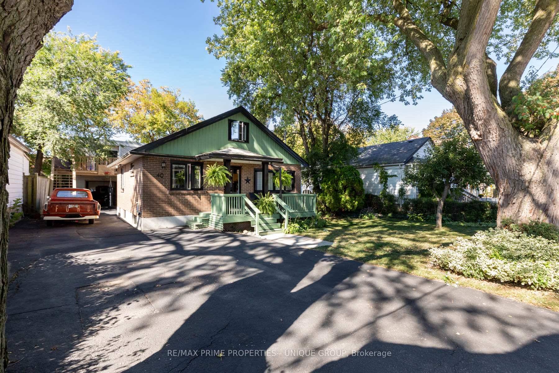 Charming Spacious 2 Bedroom Bungalow.