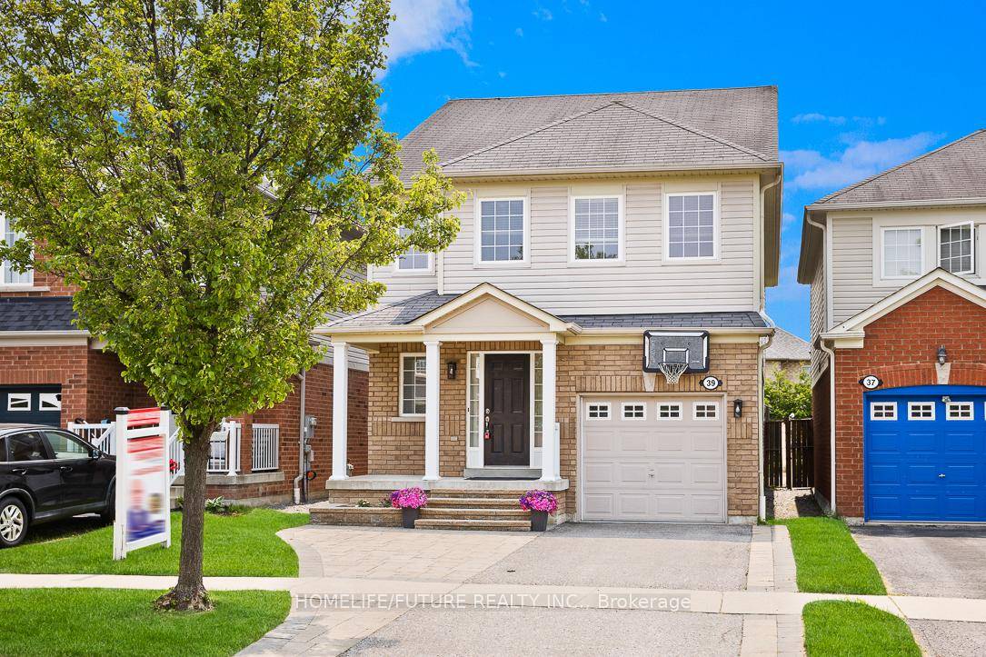 Beautiful 4 Bedroom Home In Prime Whitby Location Move In Ready !