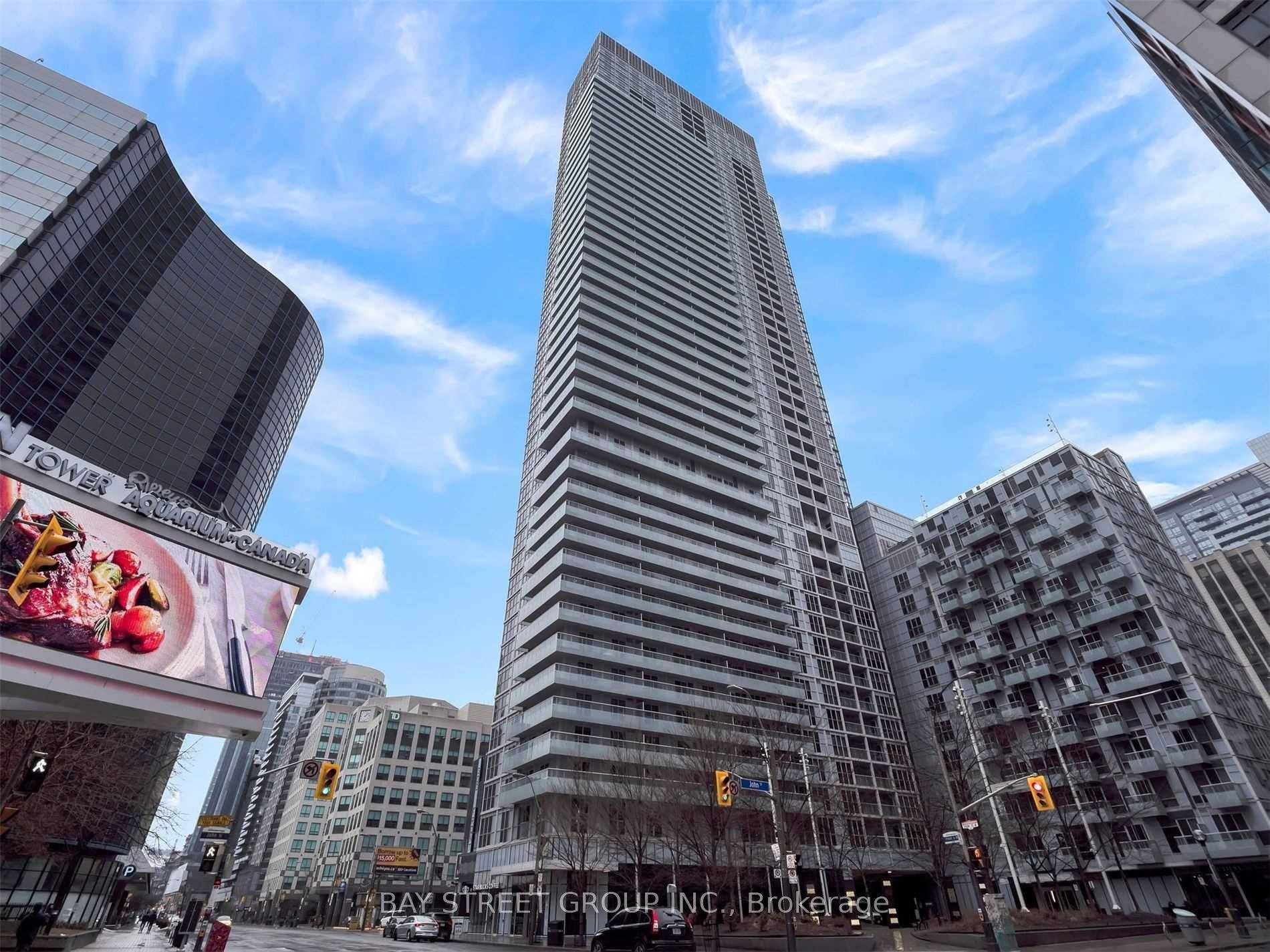 Incredible Floorplan, Functional And Sunfilled Se Views.