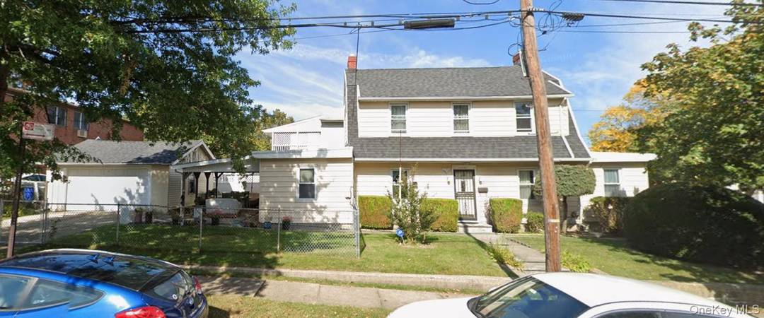 Investor s Dream on a Prime Corner Lot !