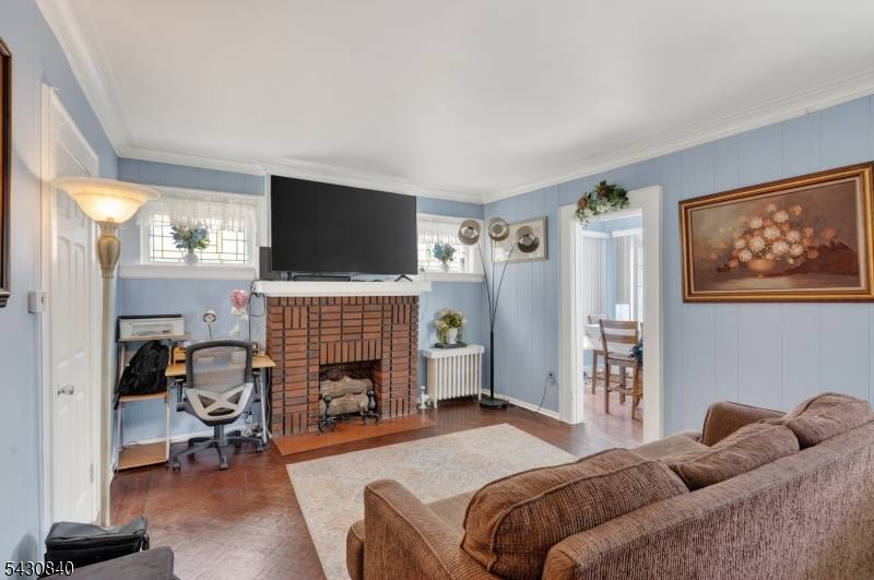 Beautifully maintained 3 bedroom, 2 bath home located in the heart of Union.