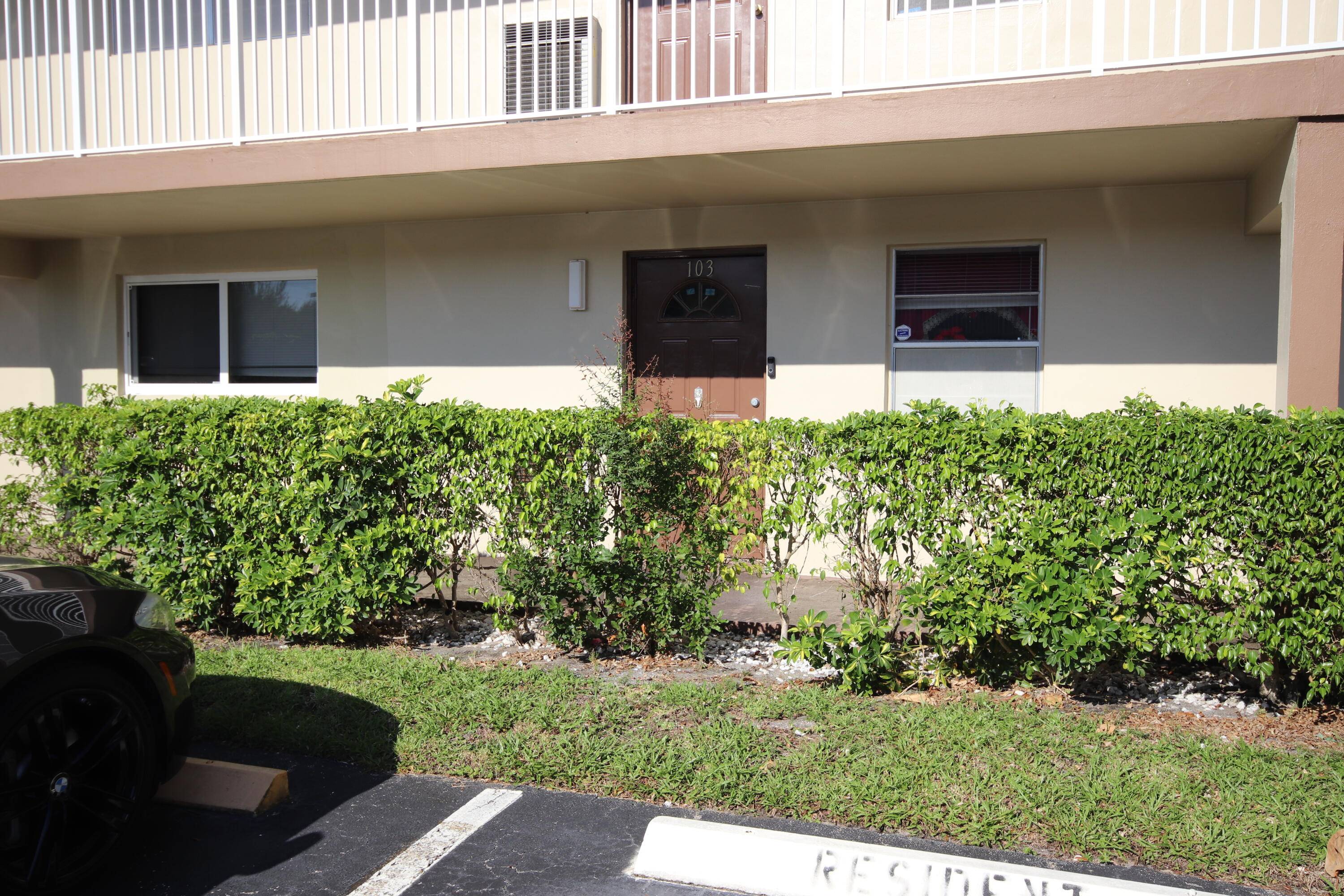 This is a great opportunity for the savvy buyer on a 1st floor 2bed 2bath first floor unit having a blank canvas to make it their own.
