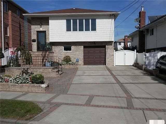 Large Hi Ranch 27 X 53 On 41 X 107 Lot, Top Floor, 3 Large Bedrooms, 2 Full Baths, Lr, FD, EIK, Hardwood Floors.