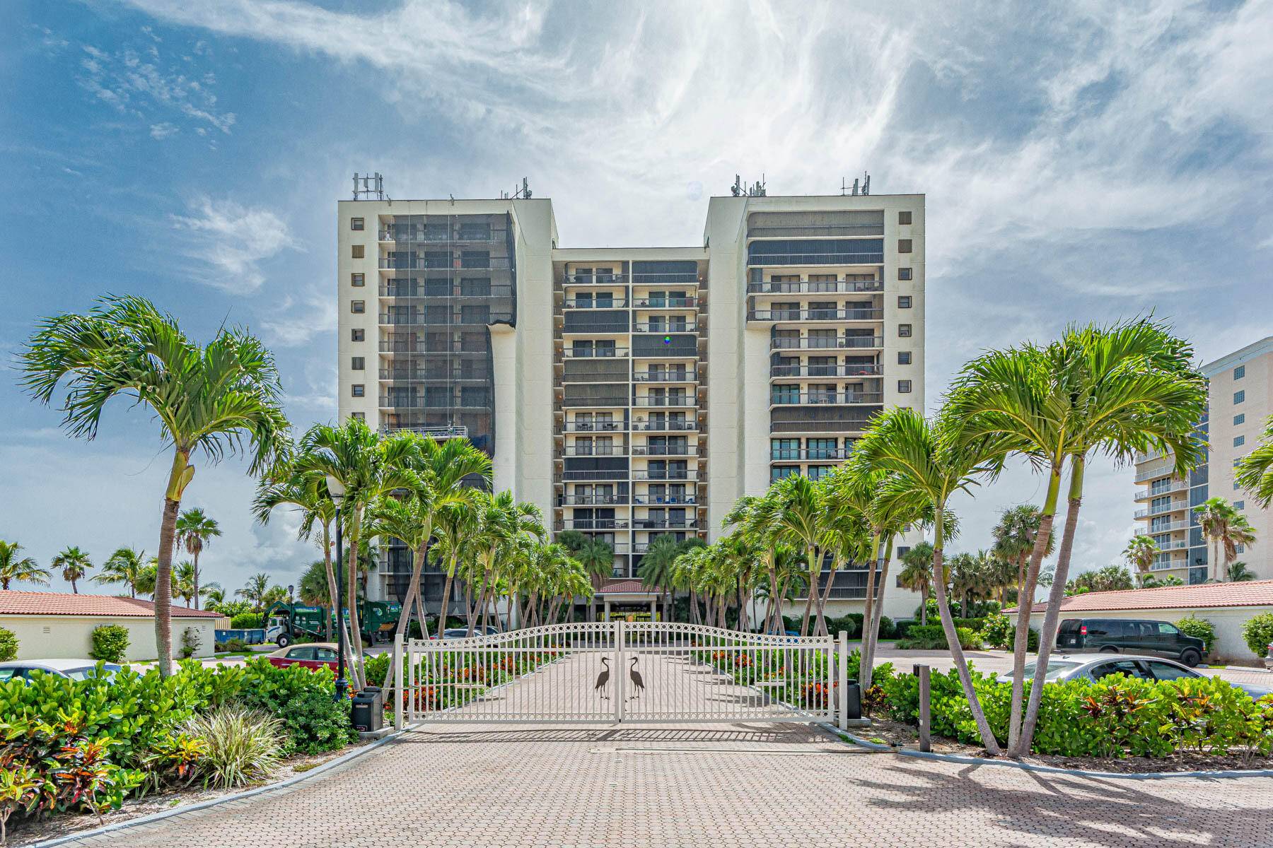 Welcome to Sunrises and Sunsets this oceanfront 3 bedroom 2 bath condo includes a garage as well !