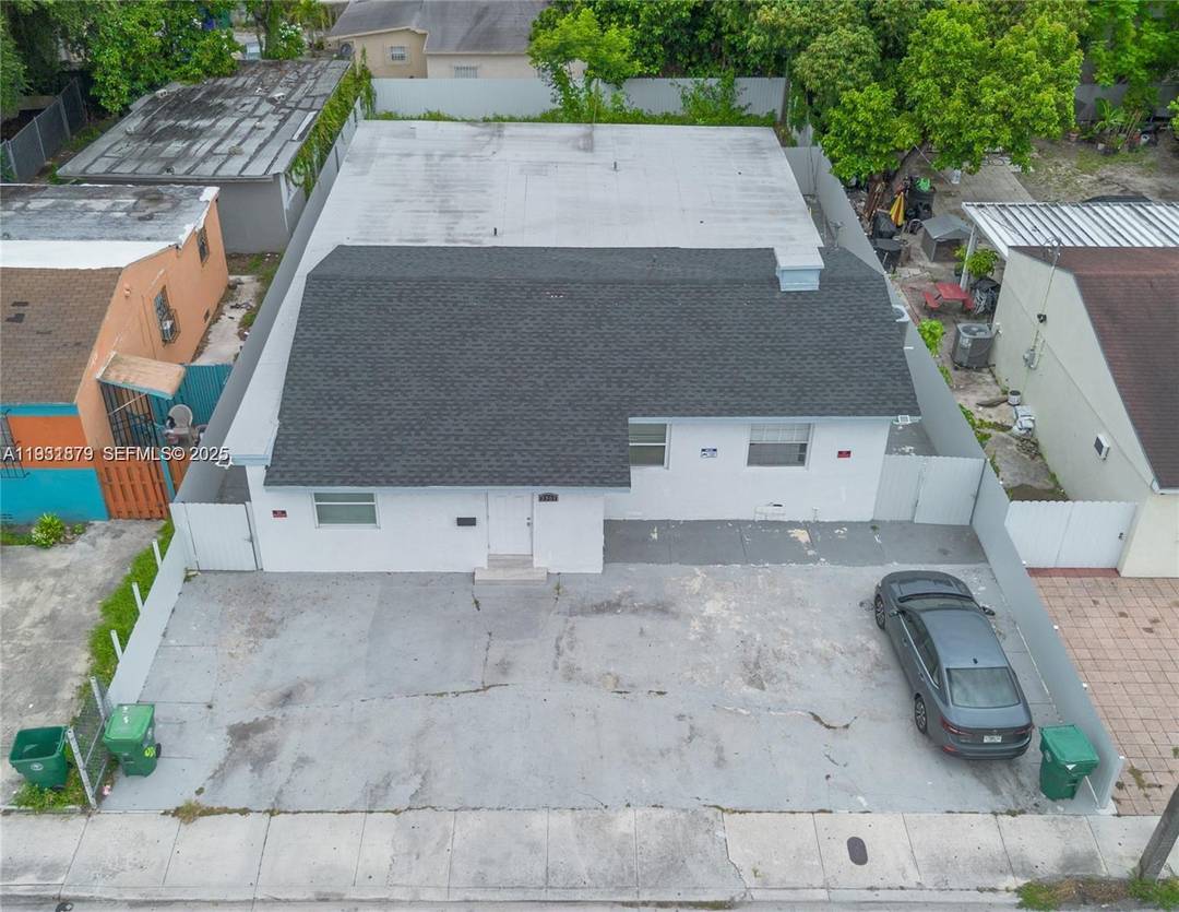 Unique 4 bed, 3 bath single family home in the heart of Allapattah on a 6, 575 SF corner lot.