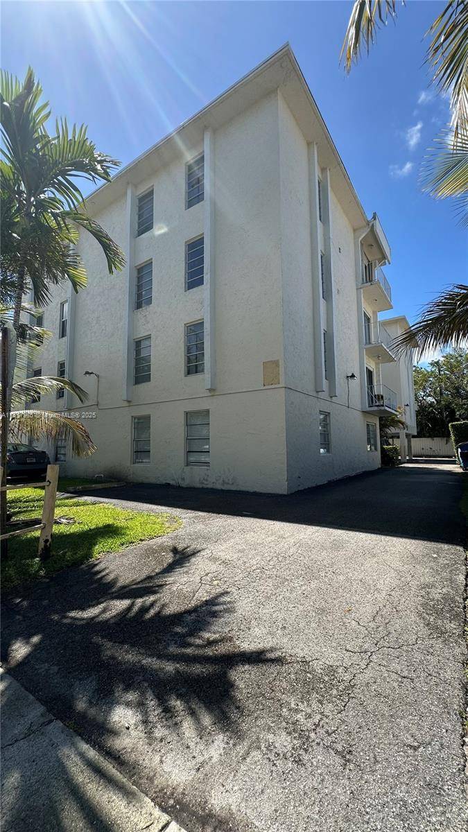 2 Bedrooms and 2 and 1 2 bathrooms.