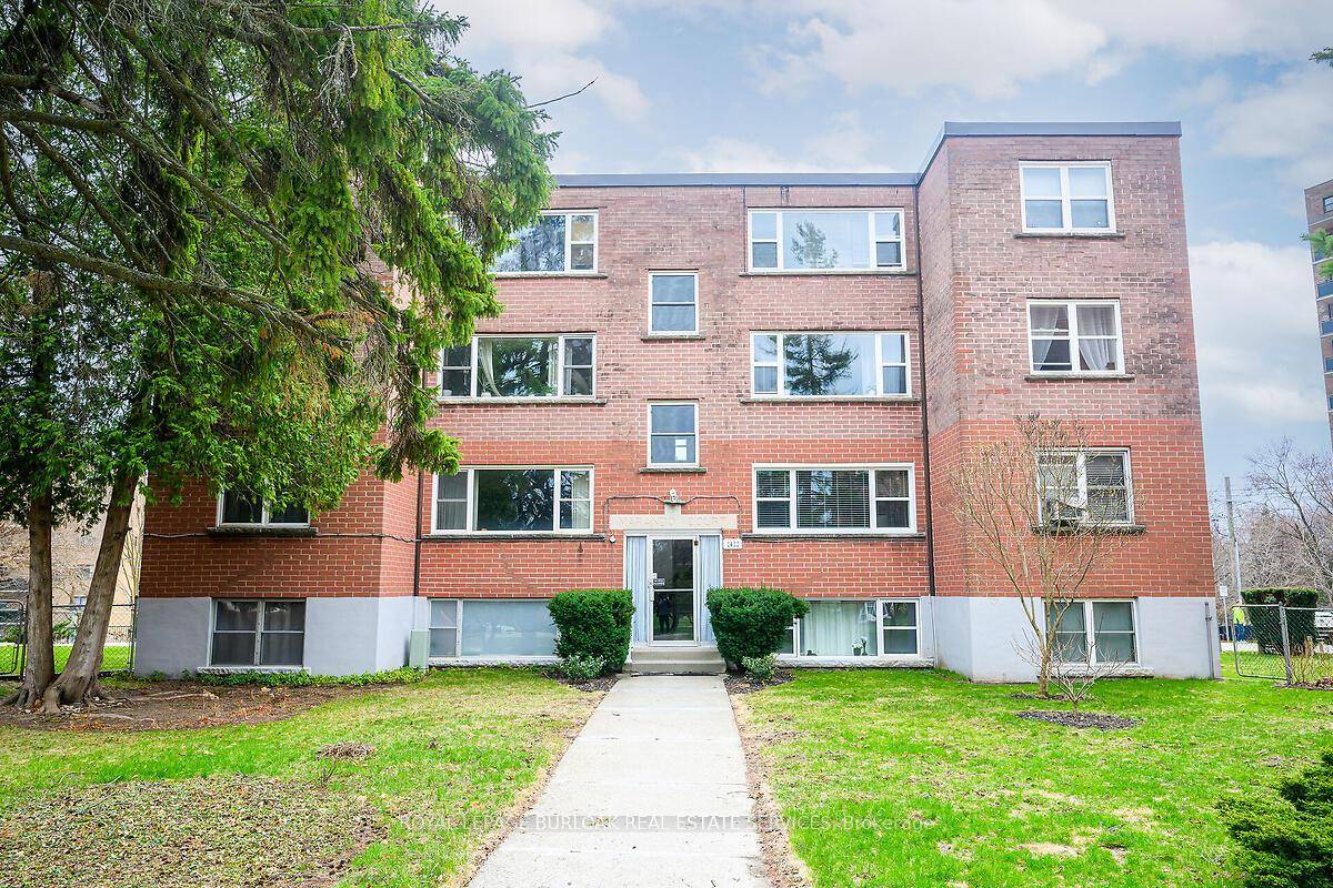 Welcome to this bright and spacious, 855sqft, 2 bedroom corner unit with lots of windows and lots of natural light, in a fantastic and highly desirable central Burlington location, close ...