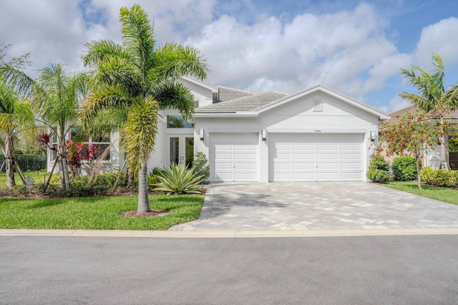 Experience the Ultimate Florida Lifestyle at VALENCIA GROVE !