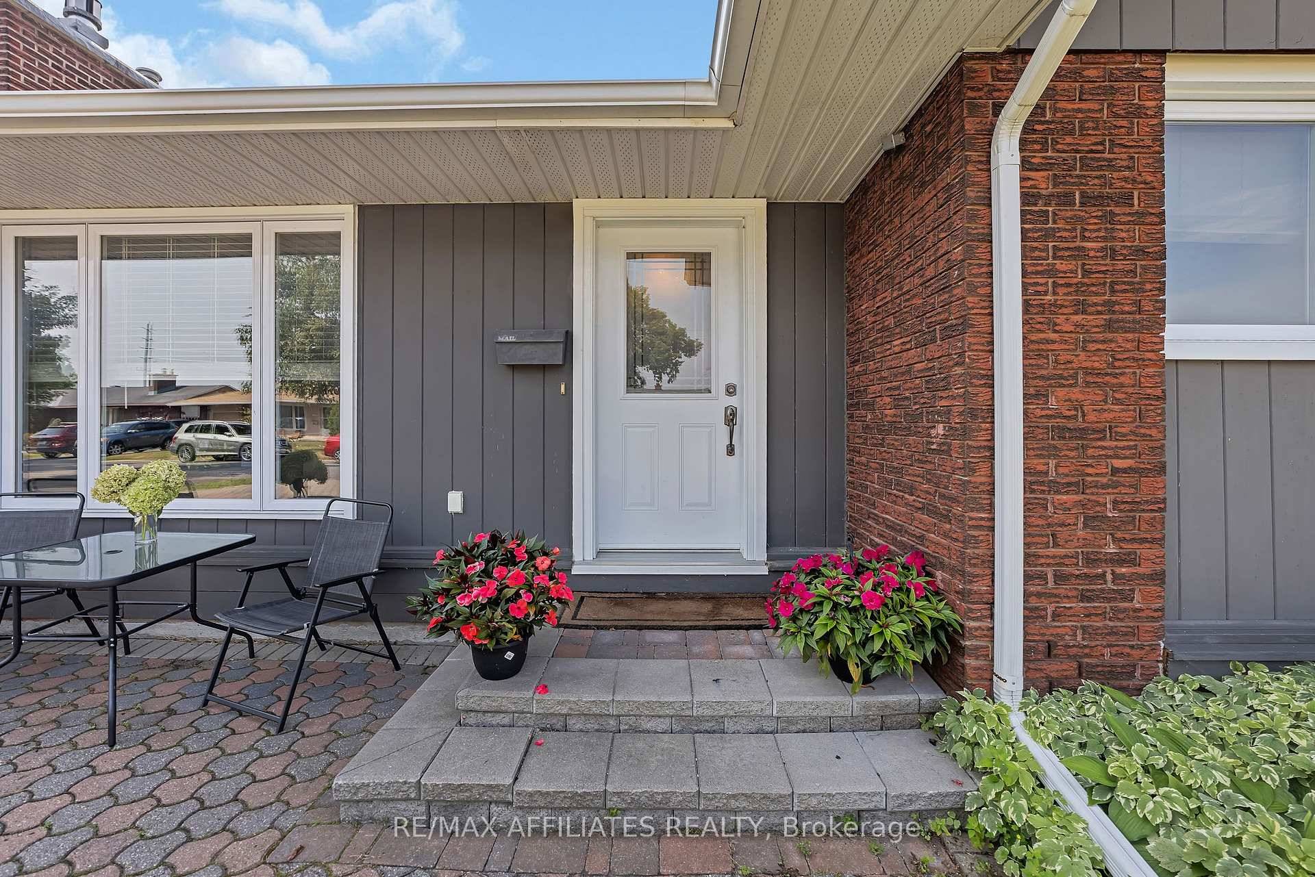 Lovely 3 bedroom bungalow on a large, fully fenced and hedged corner lot in sought after Barrhaven.