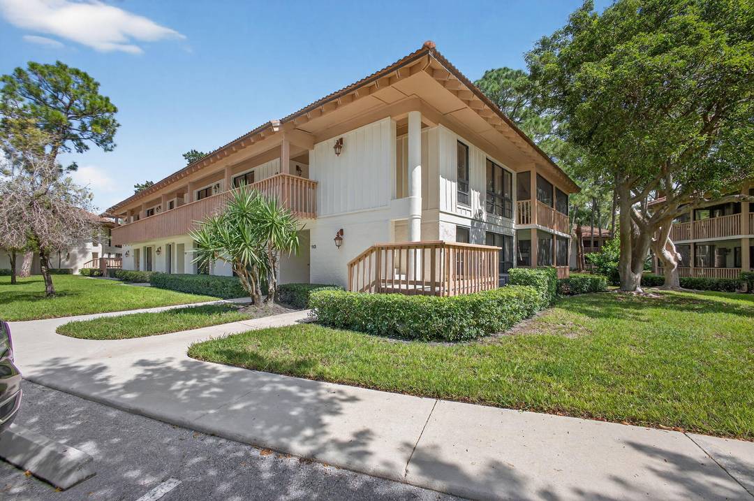 DESIRABLE FIRST FLOOR CORNER UNIT.