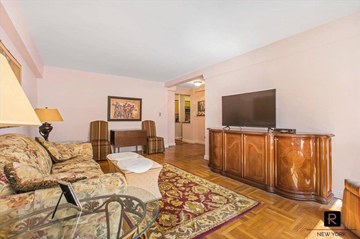 An exceptional, spacious one bedroom condominium awaits you !
