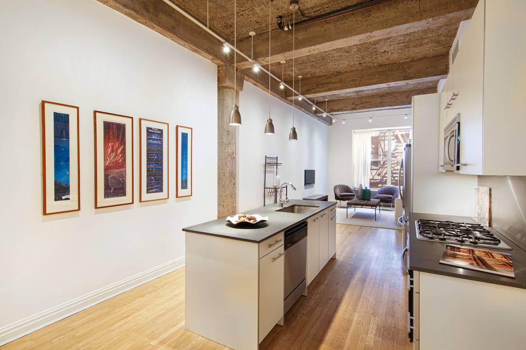 Monthly Maintenance 1995 Monthly maintenance includes a 20, 568 seller rebate for 3 years, please contact us for more details Spectacular and Spacious Midtown Loft with 12 foot ceilings is ...