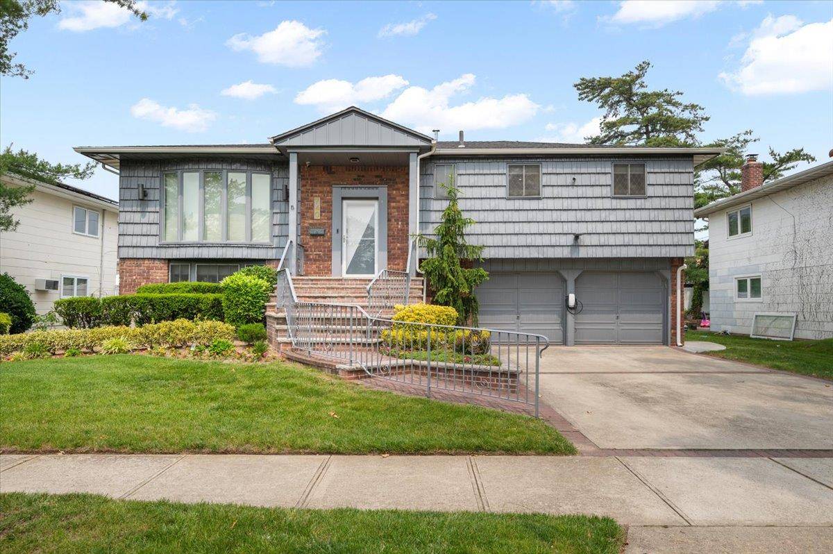 Welcome to 740 Eagle Drive in North Woodmere's school District 15 !