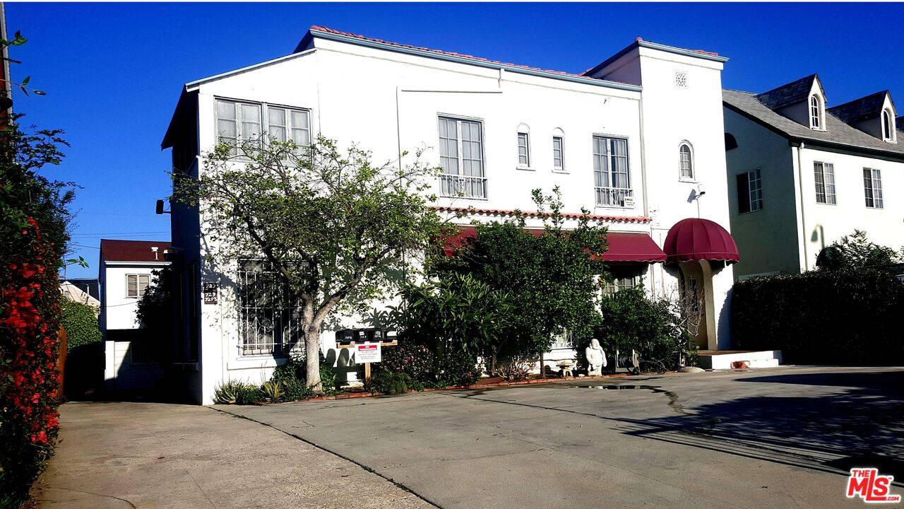 727   Crenshaw Blvd 6BR Hancock Park La