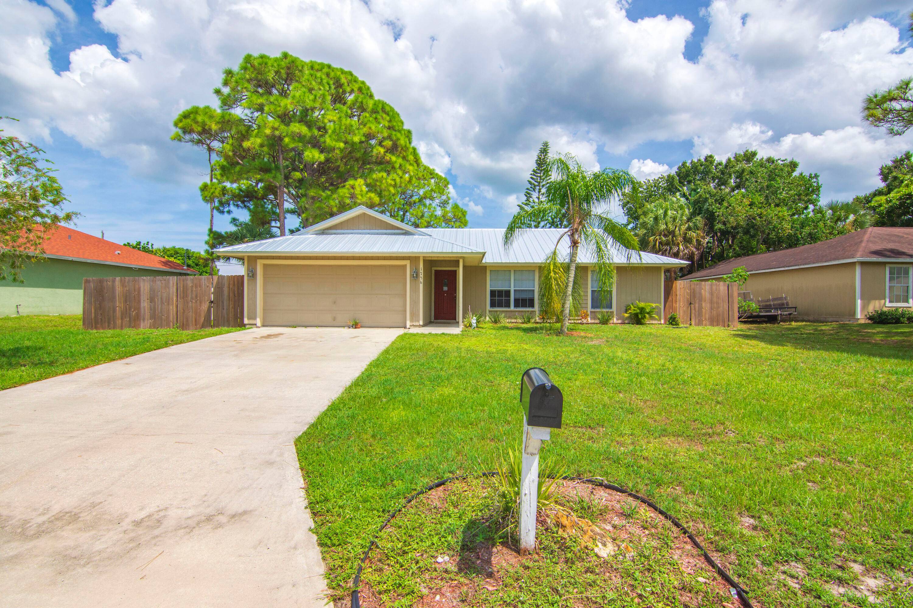 Charming 3BR, 2BA single story home in a highly desirable No HOA, Highlands neighborhood !