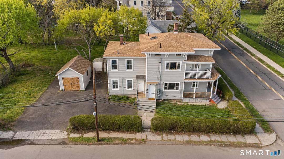 A colonial 4 family located in the Little Poland section of New Britain, feauturing a unit mix of 2 2 bedroom units, and 2 1 bedroom units.