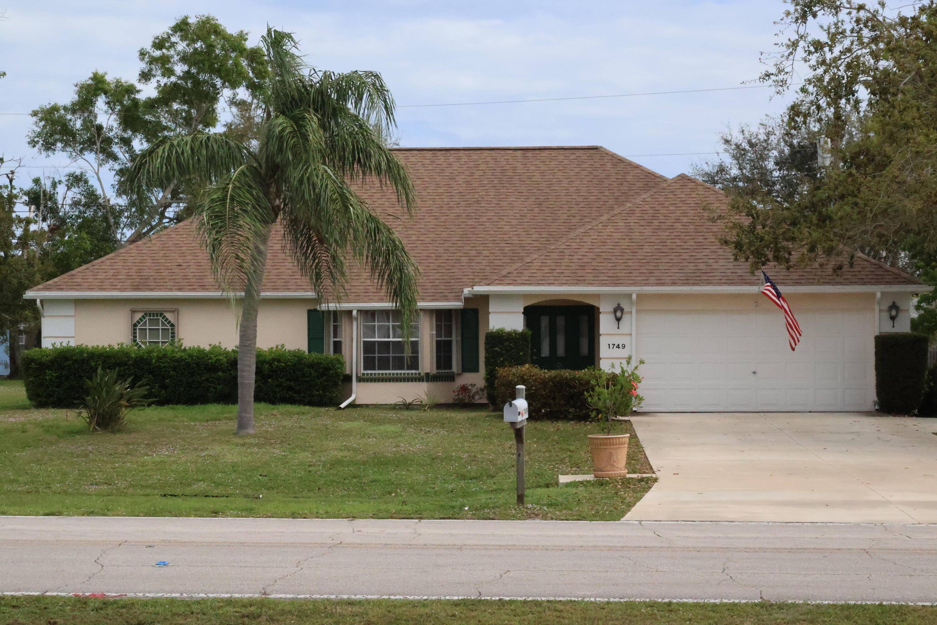 NEW ROOF just installed. Spacious 3 br 2 bath 2 car garage pool home located east of US 1.