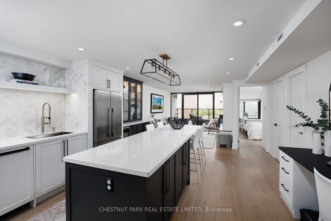 40 Oaklands is a quietly admired boutique building in the heart of Summerhill known for its strong sense of community, exceptional walkability, and discreet, secure atmosphere.