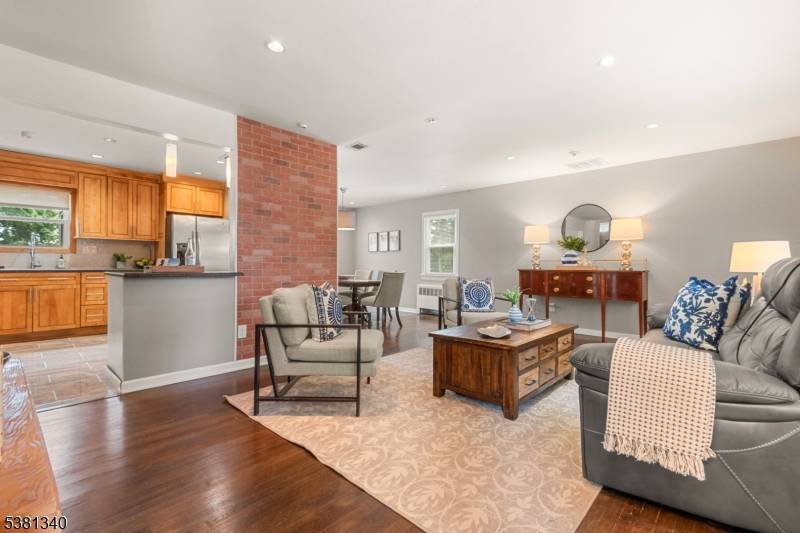 An exceptional opportunity in sought after Pleasantdale neighborhood, this is the home you've been waiting for !