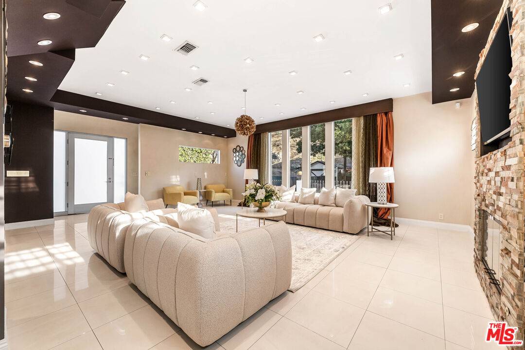 1521 Benedict Canyon Dr 4.0 Beverly Hills Post Office | B.H.P.O. LA
