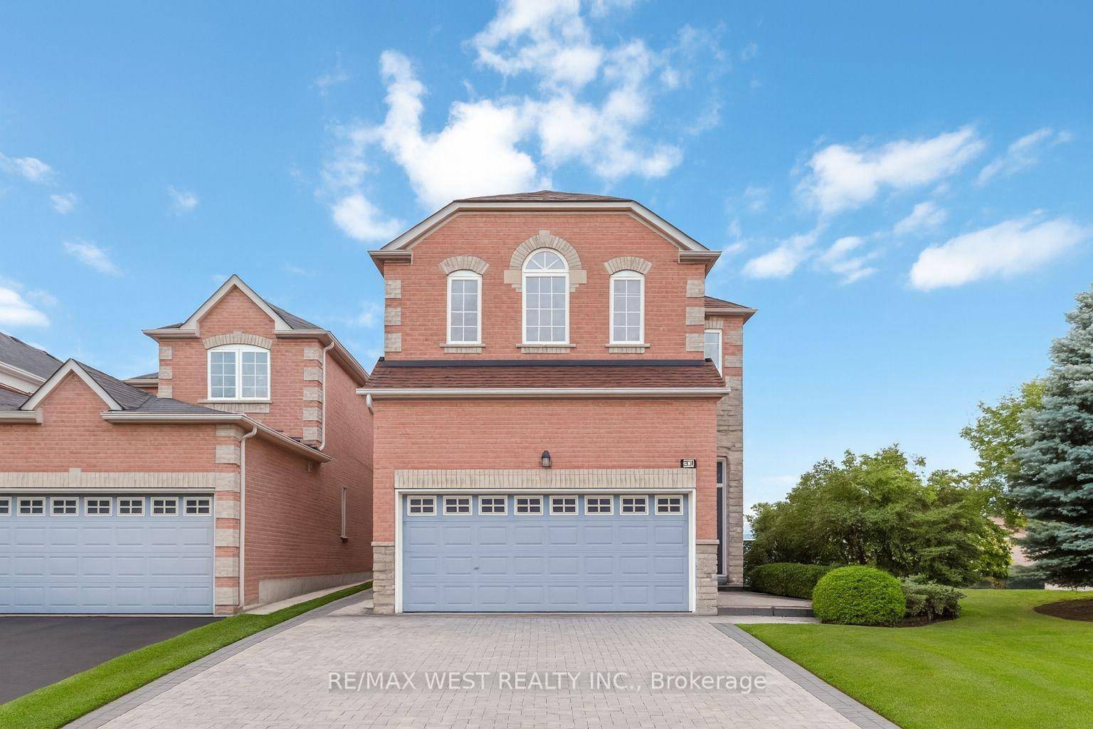 Beautifully Maintained 4 Bedroom, 5 Bathroom Detached Corner Home On A Premium Pie Shaped Lot, Lovingly Cared For By The Original Owners !