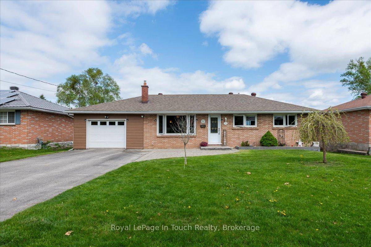 Looking for a bungalow that offers 3 1 bedrooms, 2 bathrooms and a fully finished basement ?